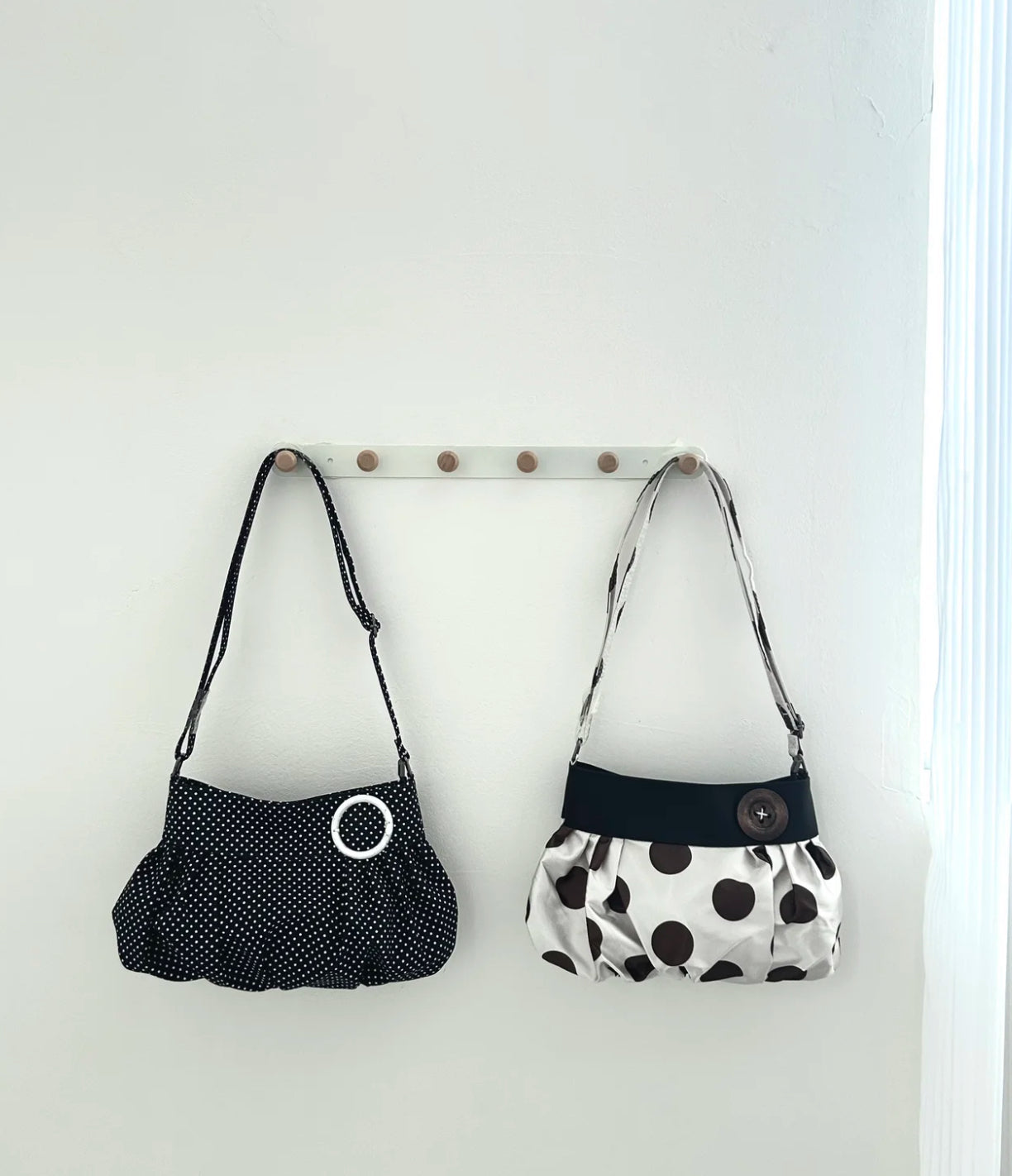 [cn | pre-order] polka dot bubble balloon button shoulder hobo bag