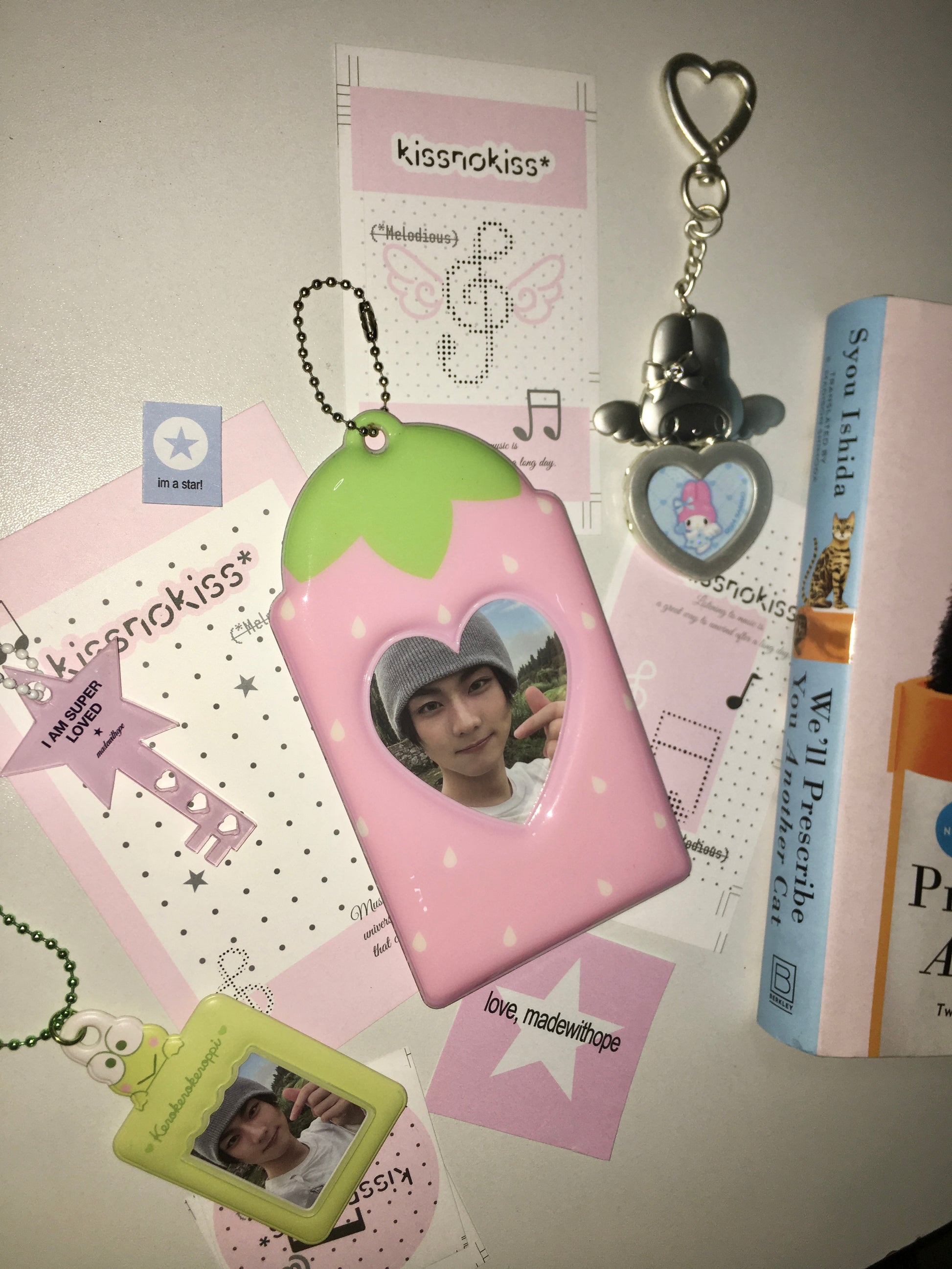 <madewithope> sweet strawberry photocard holder