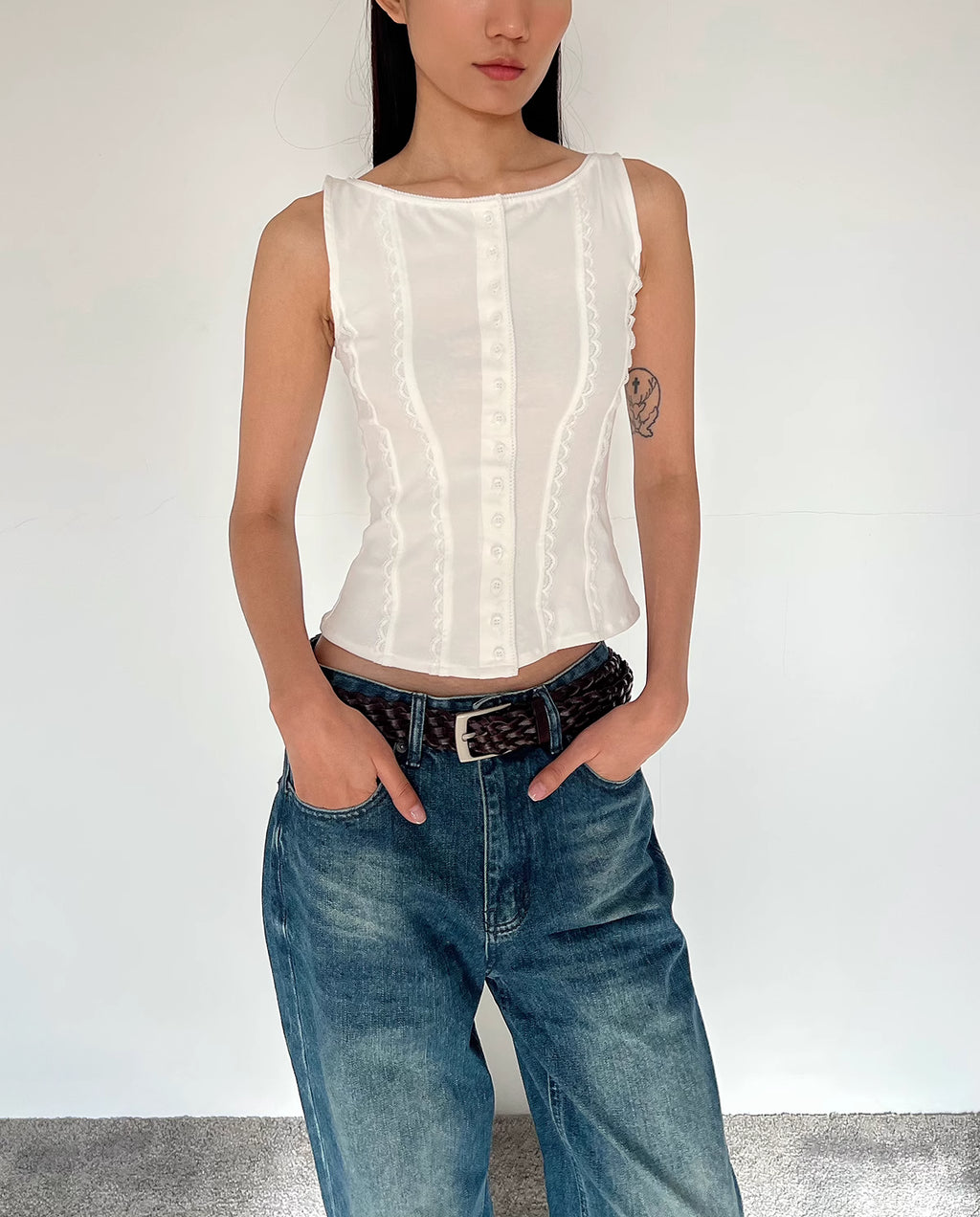[SOF SELECT] slim lace button pattern top