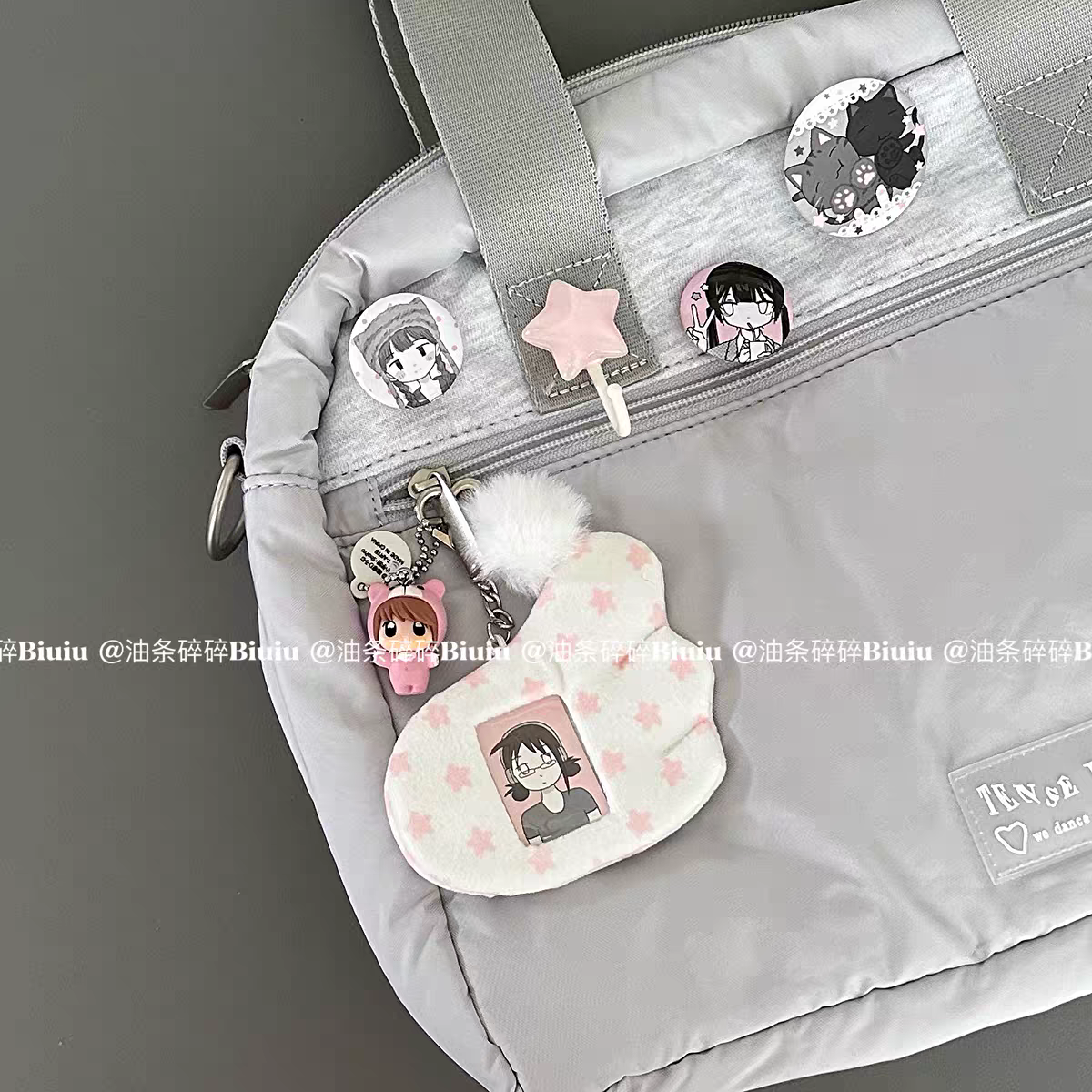 [cn | pre-order] polka angel wing photo holder keyring