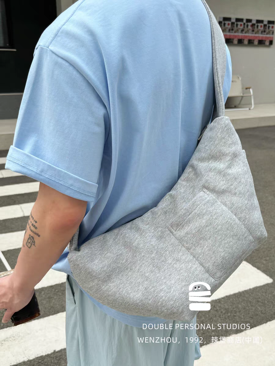 [cn | pre-order] hoodie sweatshirt hug bag crossbody